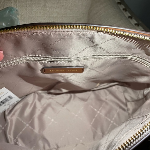 Michael Kohrs brand new purse with tags - Picture 7 of 7